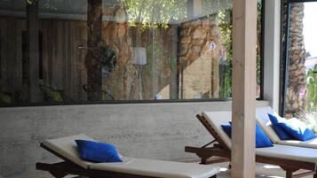 Couples treatment rooms, sauna, hot tub, steam room, body treatments