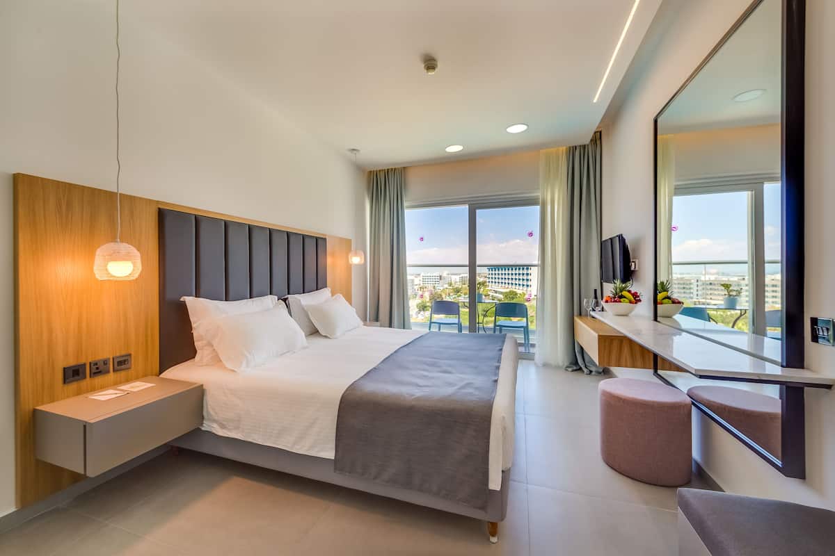 Chambre Standard Double ou avec lits jumeaux, vue partielle sur la mer | Vue de la chambre