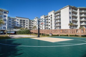 Basketball court - Holiday Inn Club Vacations Galveston Beach Resort by IHG (Galveston)