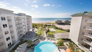Outdoor pool, pool umbrellas, sun loungers