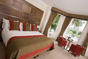 Egyptian cotton sheets, premium bedding, pillowtop beds, desk