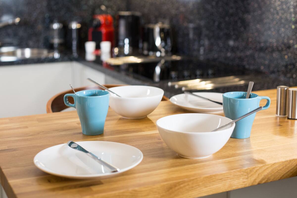 coffee/tea maker, electric kettle, high chair