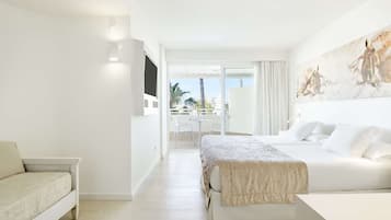 1 habitación, decoración personalizada, muebles diferentes y escritorio