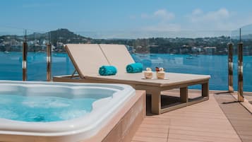 Premium suite, terras, uitzicht op zee | Uitzicht vanuit de kamer