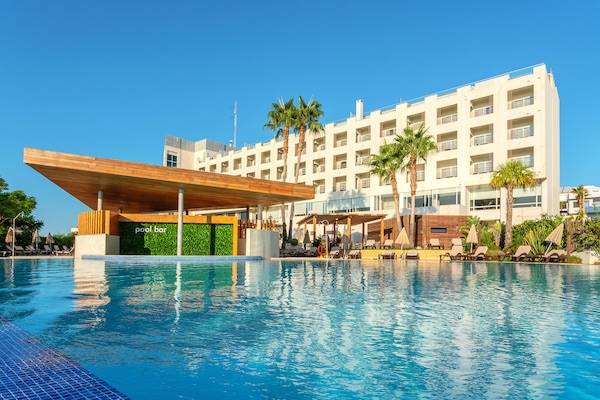 Poolside bar