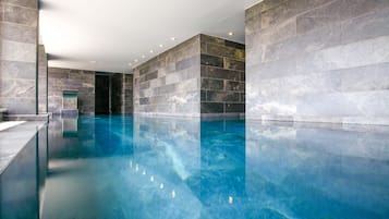 Sauna, hot tub