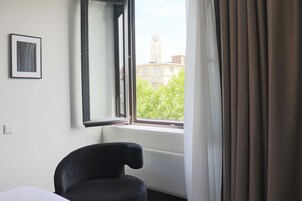 Comfort Double Room | In-room safe, desk, free WiFi, bed sheets