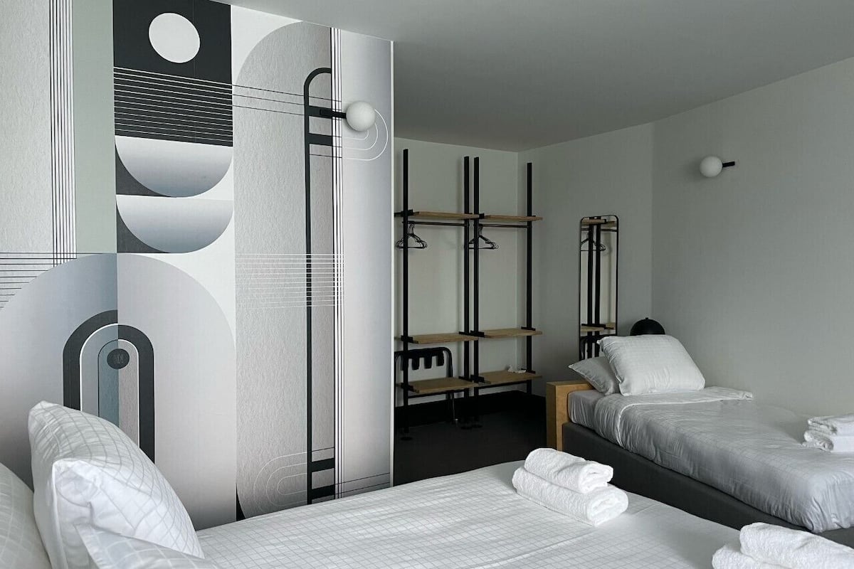 Chambre familiale | Coffre-fort, bureau, accĂšs au Wi-Fi (inclus), literie fournie