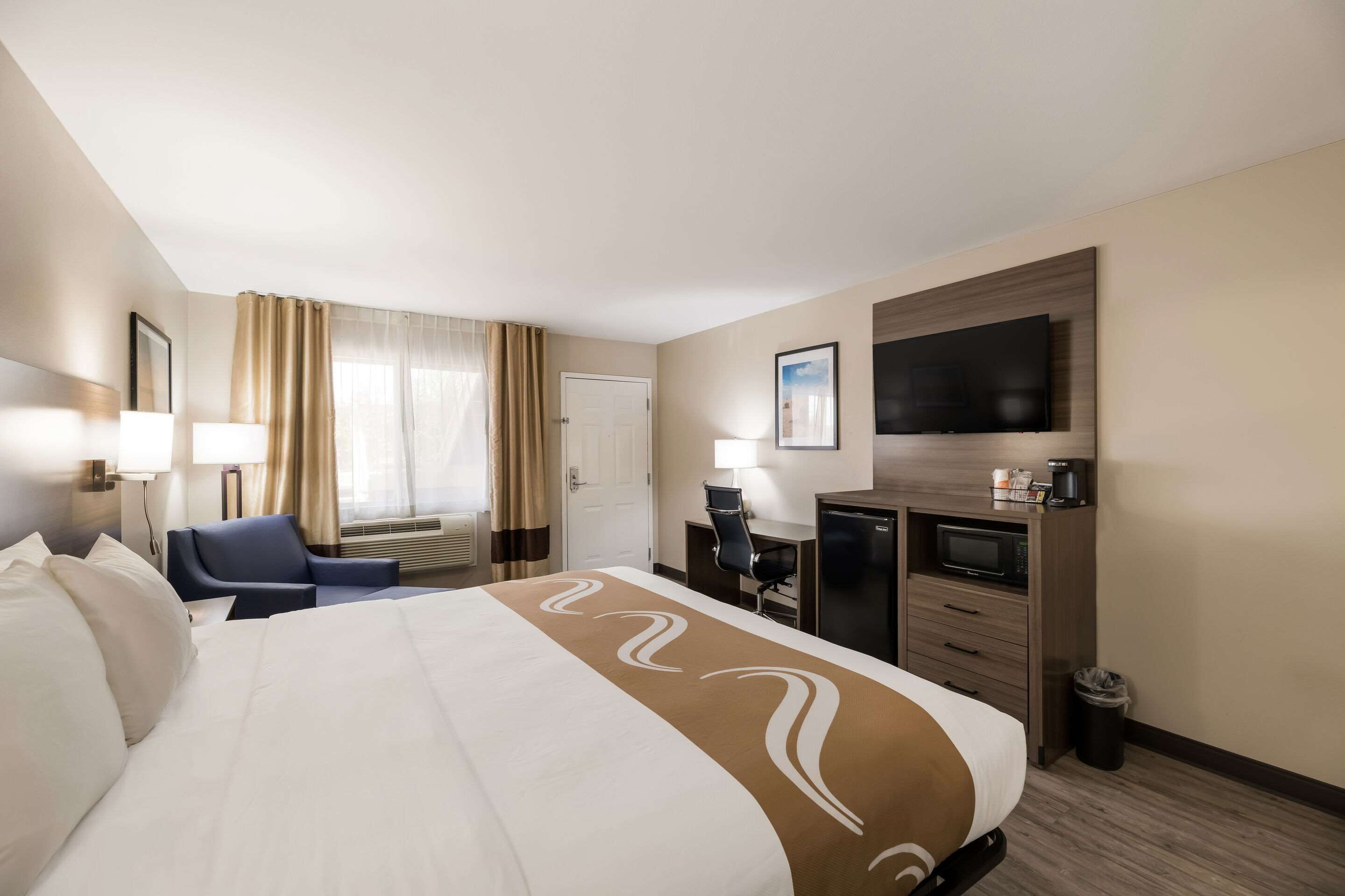 standard room, 1 king bed, non smoking | soundproofing, iron/ironing board, rollaway beds, free wifi