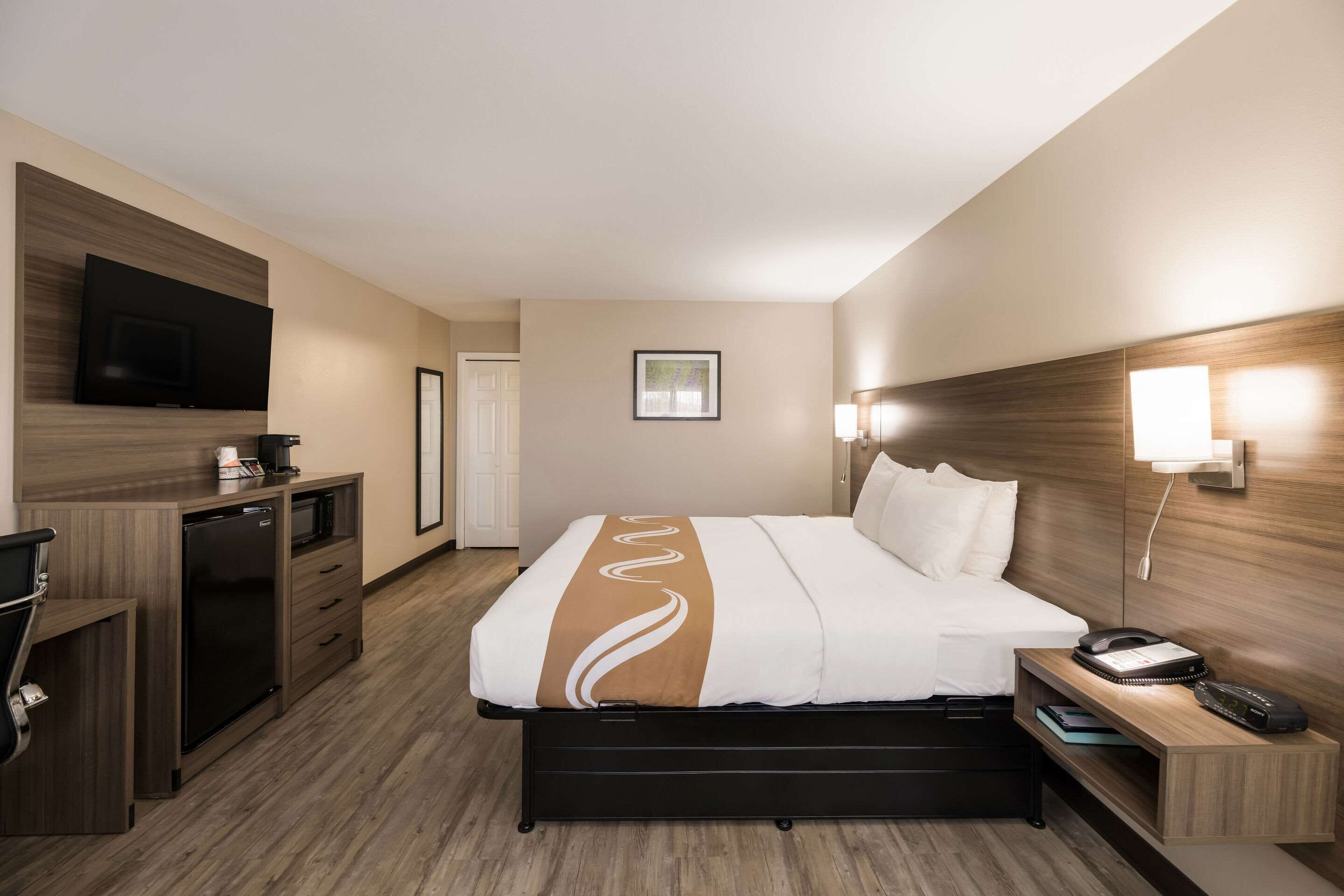 standard room, 1 king bed, non smoking | soundproofing, iron/ironing board, rollaway beds, free wifi