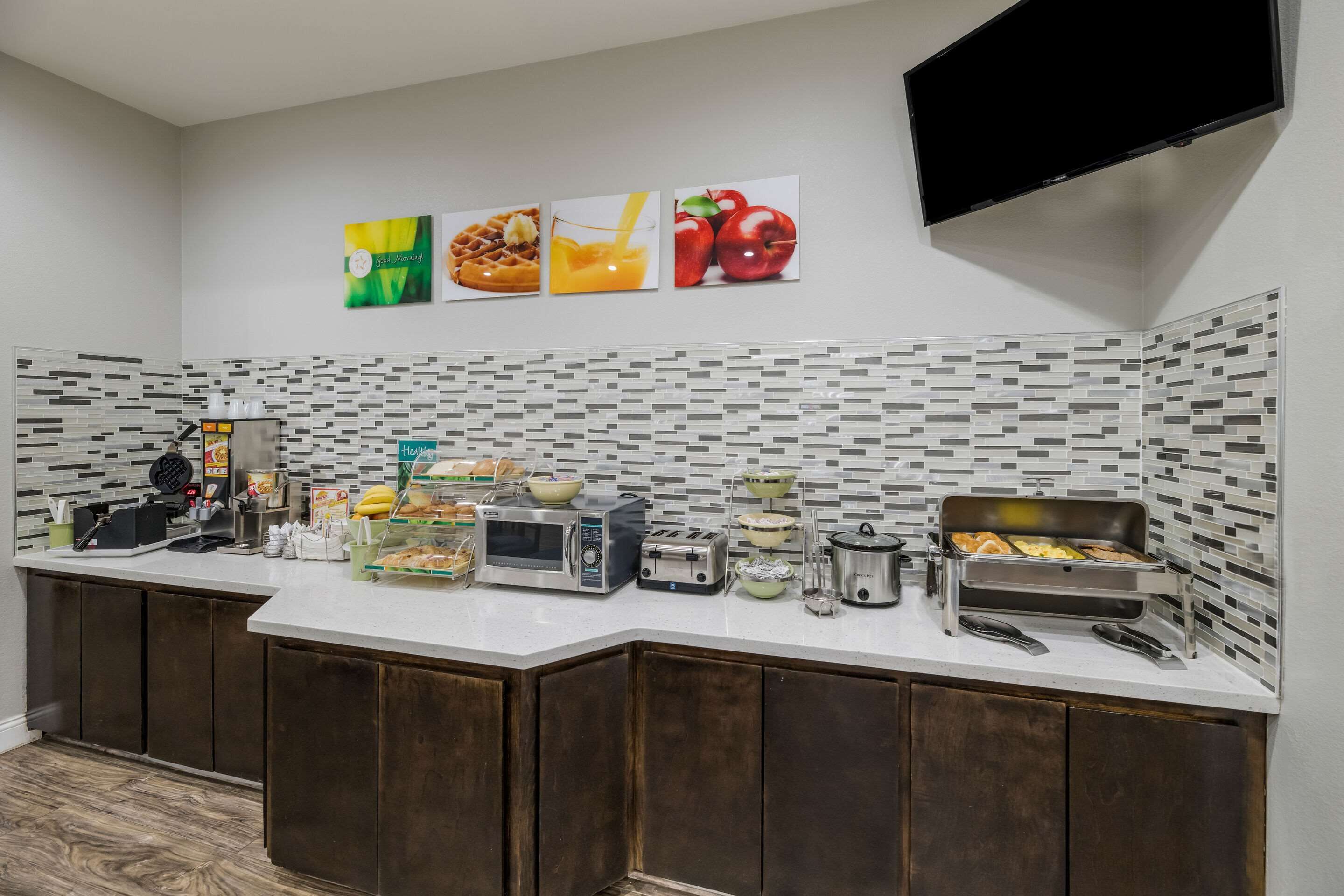 free daily full breakfast