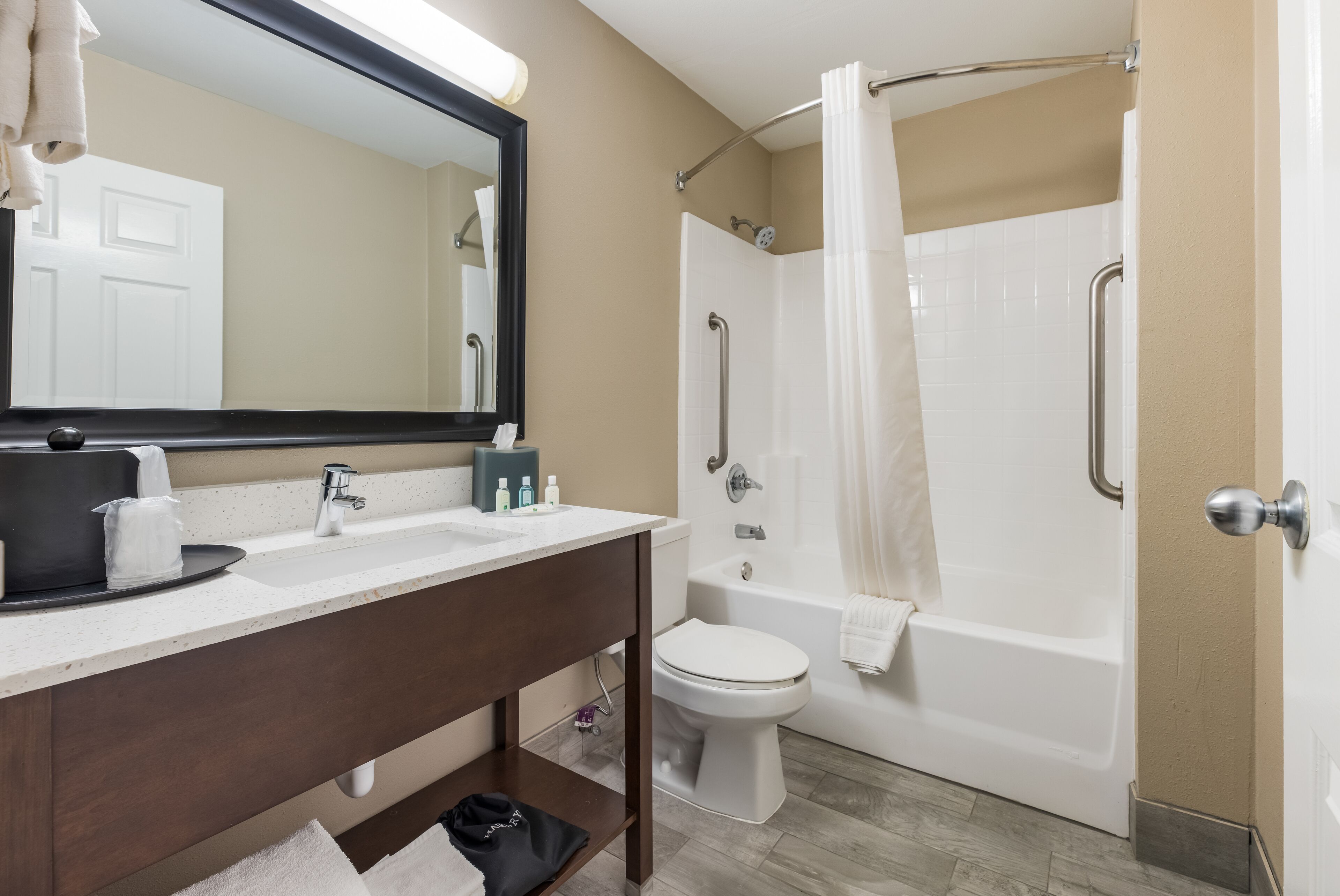 standard double room, 2 double beds, non smoking | bathroom | free toiletries, hair dryer, towels