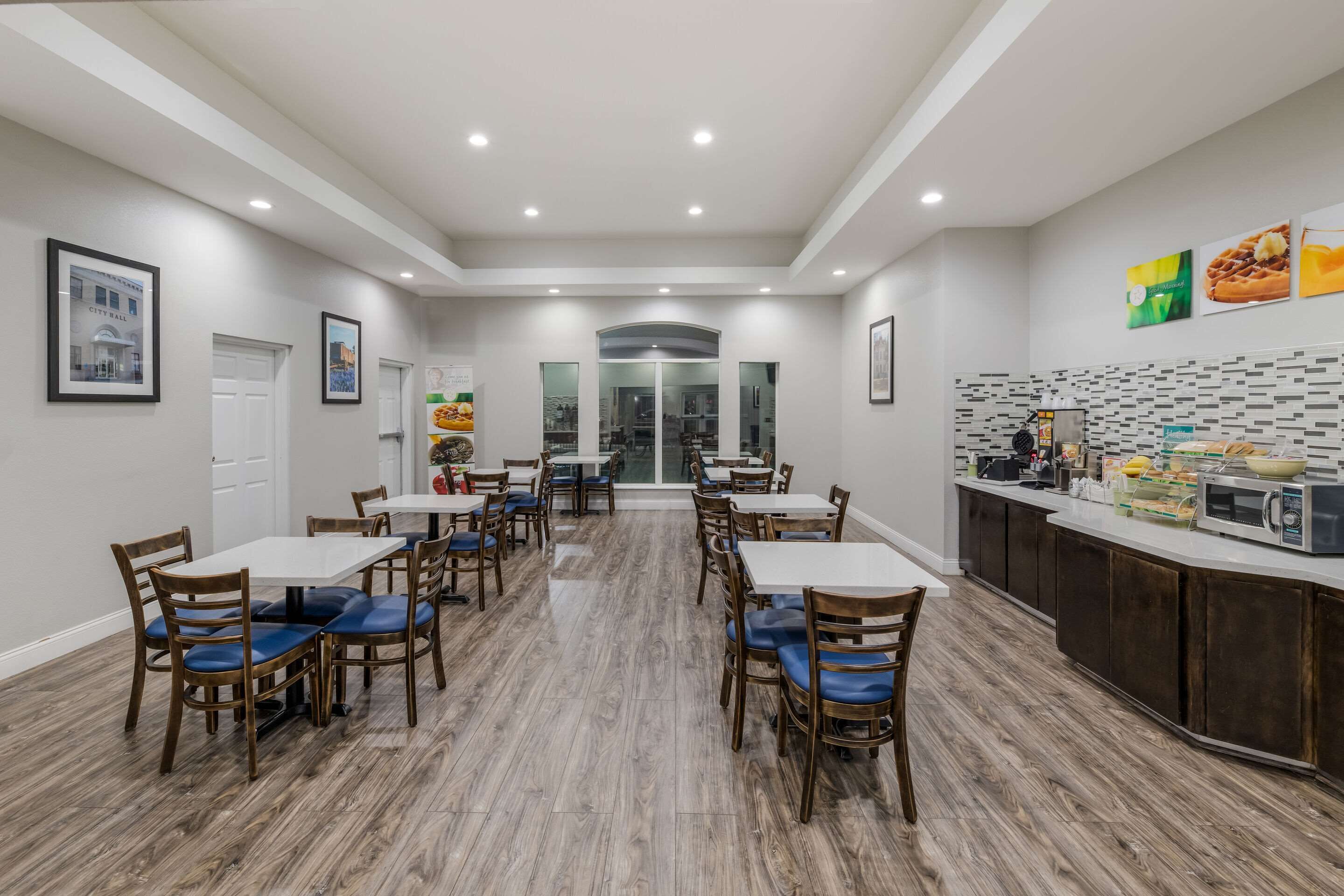 free daily full breakfast