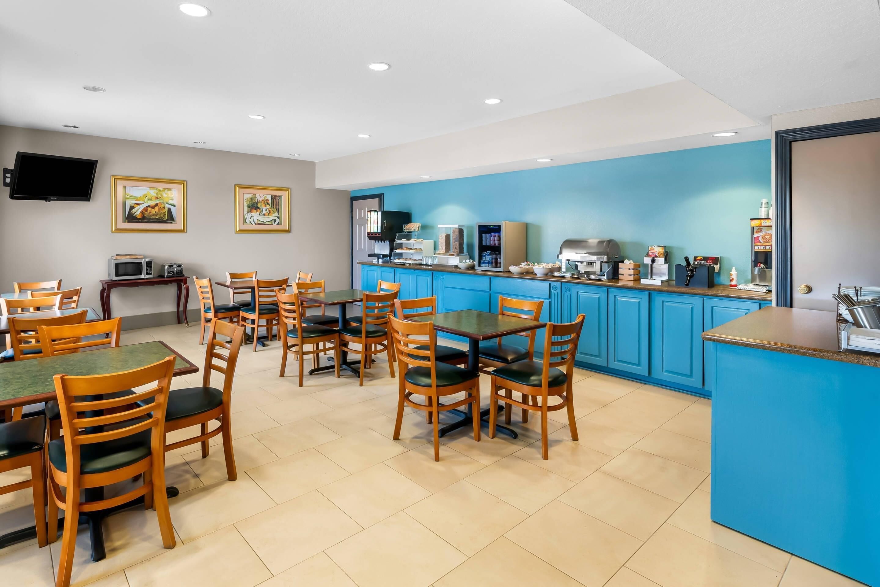 Free daily buffet breakfast