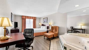 Suite, 1 letto king, non fumatori, idromassaggio | Biancheria da letto di alta qualità, copriletto in piuma, una scrivania