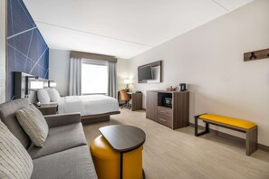 Suite, 1 King-Bett und Schlafsofa, barrierefrei, Nichtraucher | Schreibtisch, schallisolierte Zimmer, Bügeleisen/Bügelbrett