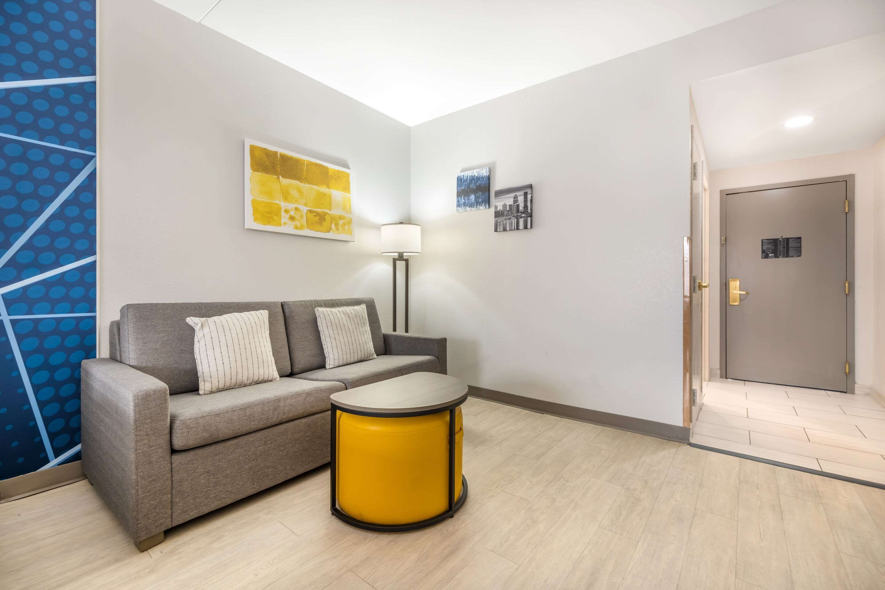 suite, non smoking | desk, soundproofing, iron/ironing board, free cots/infant beds