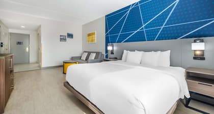 Comfort Suites Louisville Airport