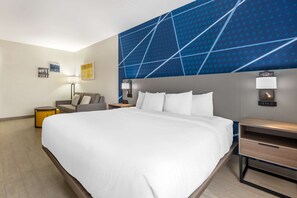 Suite, 1 King-Bett und Schlafsofa, Nichtraucher | Schreibtisch, schallisolierte Zimmer, Bügeleisen/Bügelbrett