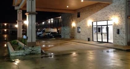 Travelodge by Wyndham Dumas Arkansas