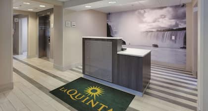 La Quinta Inn & Suites by Wyndham Batavia