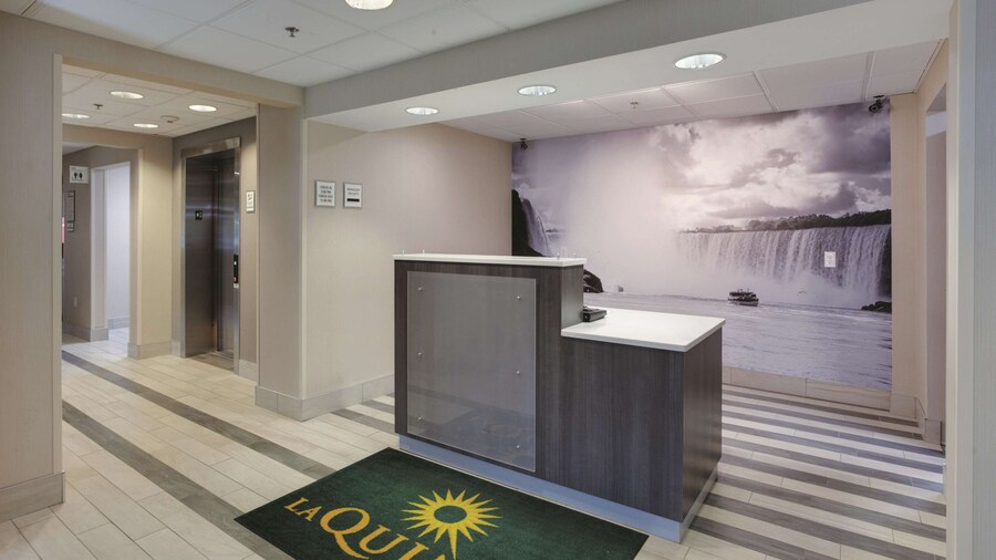 La Quinta Inn & Suites by Wyndham Batavia
