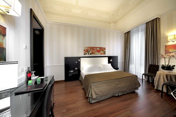 Minibar, in-room safe, desk, laptop workspace