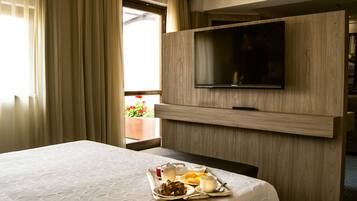 Junior Suite Double or Twin Beds | Roupas de cama premium, edredons de pluma, frigobar, cofres nos quartos