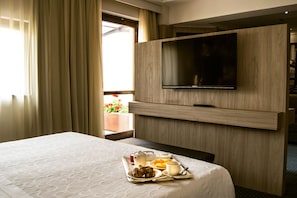 Junior Suite Double or Twin Beds | 高級寢具、羽絨被、迷你吧、客房內保險箱
