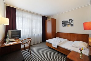 Hypo-allergenic bedding, minibar, in-room safe, desk