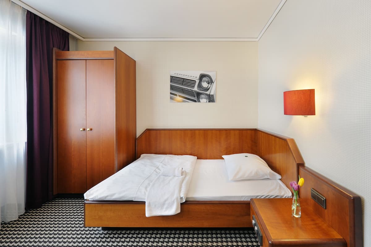 Hypo-allergenic bedding available, minibar, in-room safe, desk