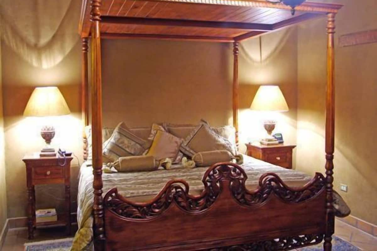 Bộ đồ giường cao cấp, chăn bông, nệm cao su hoạt tính (memory foam)
