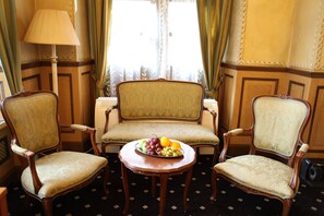 Coin salon dans le hall