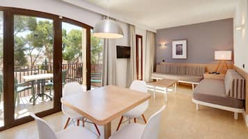 Rideaux occultants, lits bébé (gratuits), draps fournis