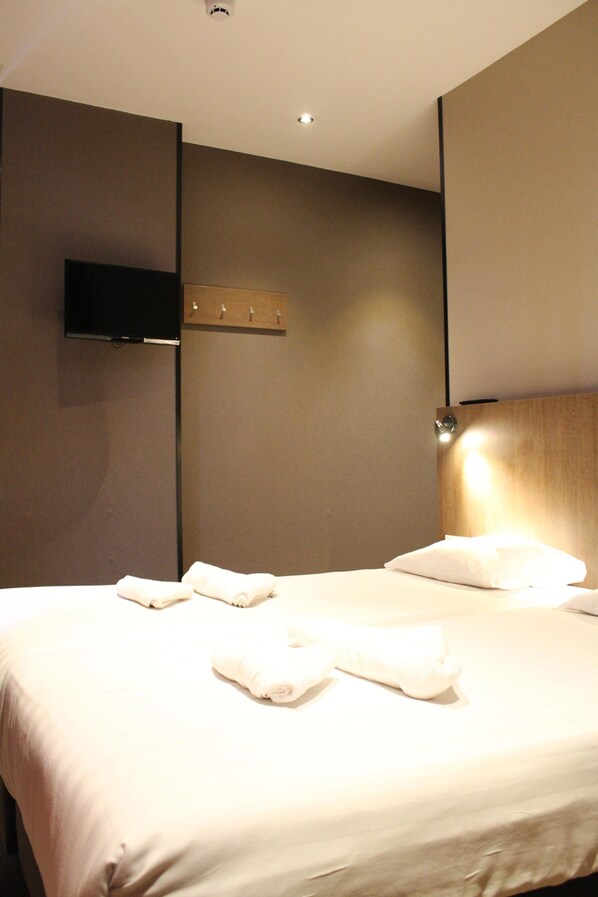 Double Room, No Window | Iron/ironing board - Aston City Hotel (Amsterdam)