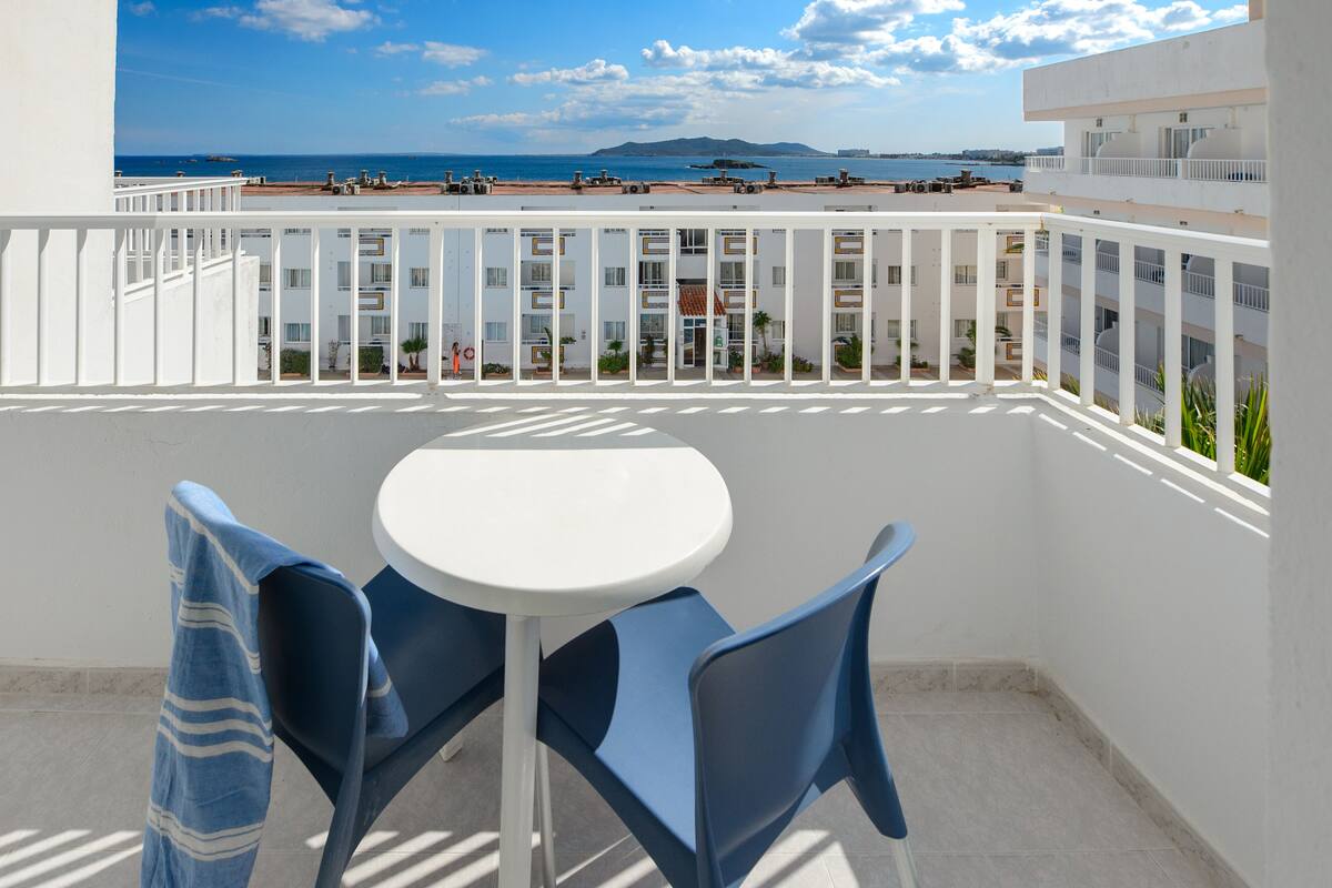 Estudio, vista al mar | Terraza o patio