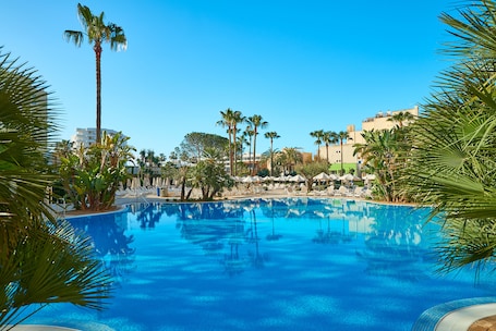 Indoor pool, outdoor pool, sun loungers