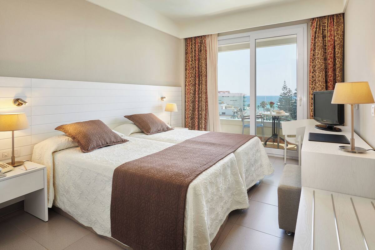 in-room safe, desk, free wifi, bed sheets