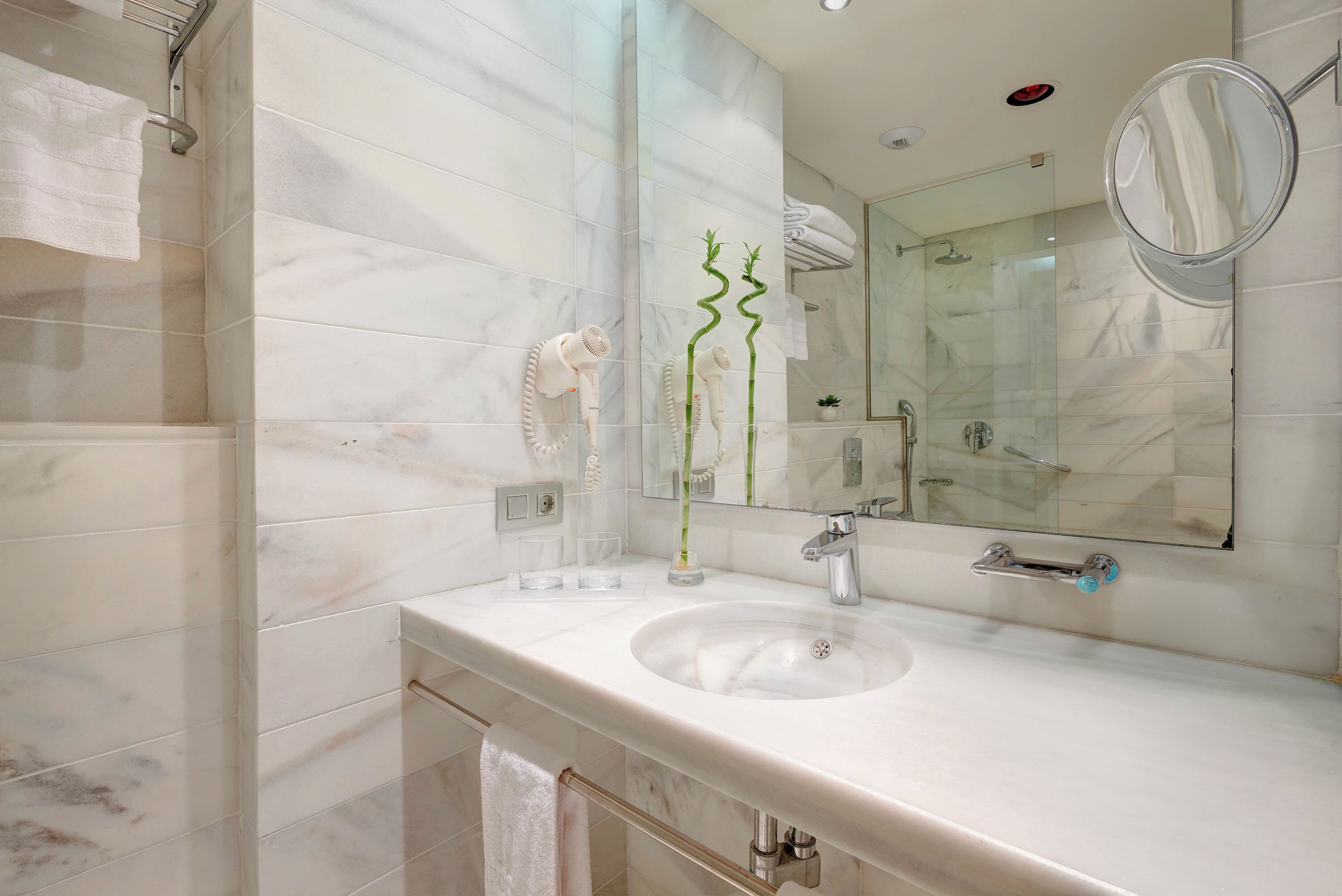 shower, free toiletries, hair dryer, towels