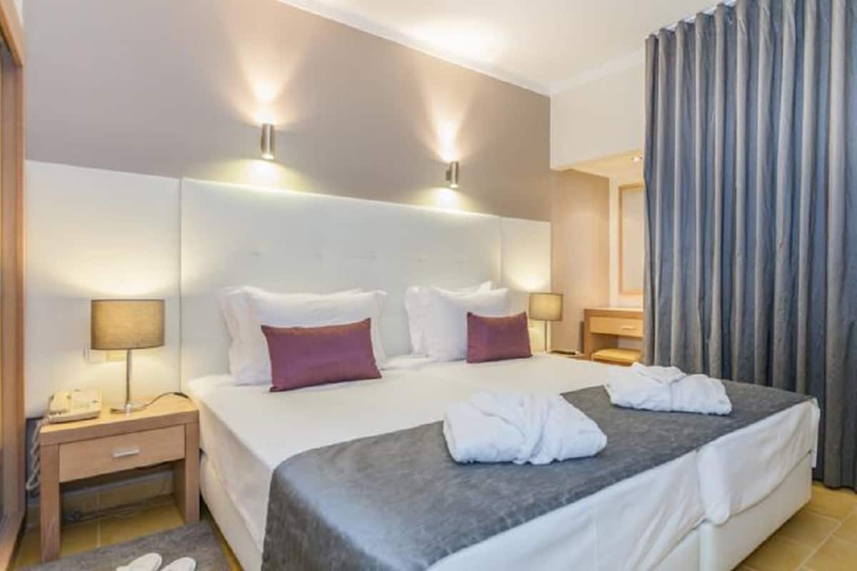 Blackout curtains, free WiFi, bed sheets
