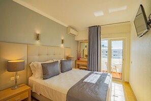 Cortinas blackout, wifi gratis y ropa de cama 