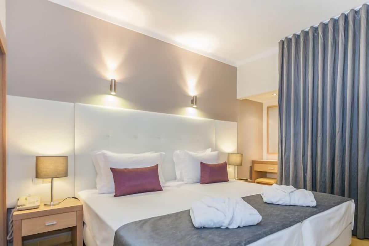 Blackout curtains, free WiFi, bed sheets