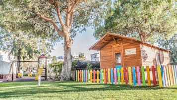 Children’s play area – outdoor