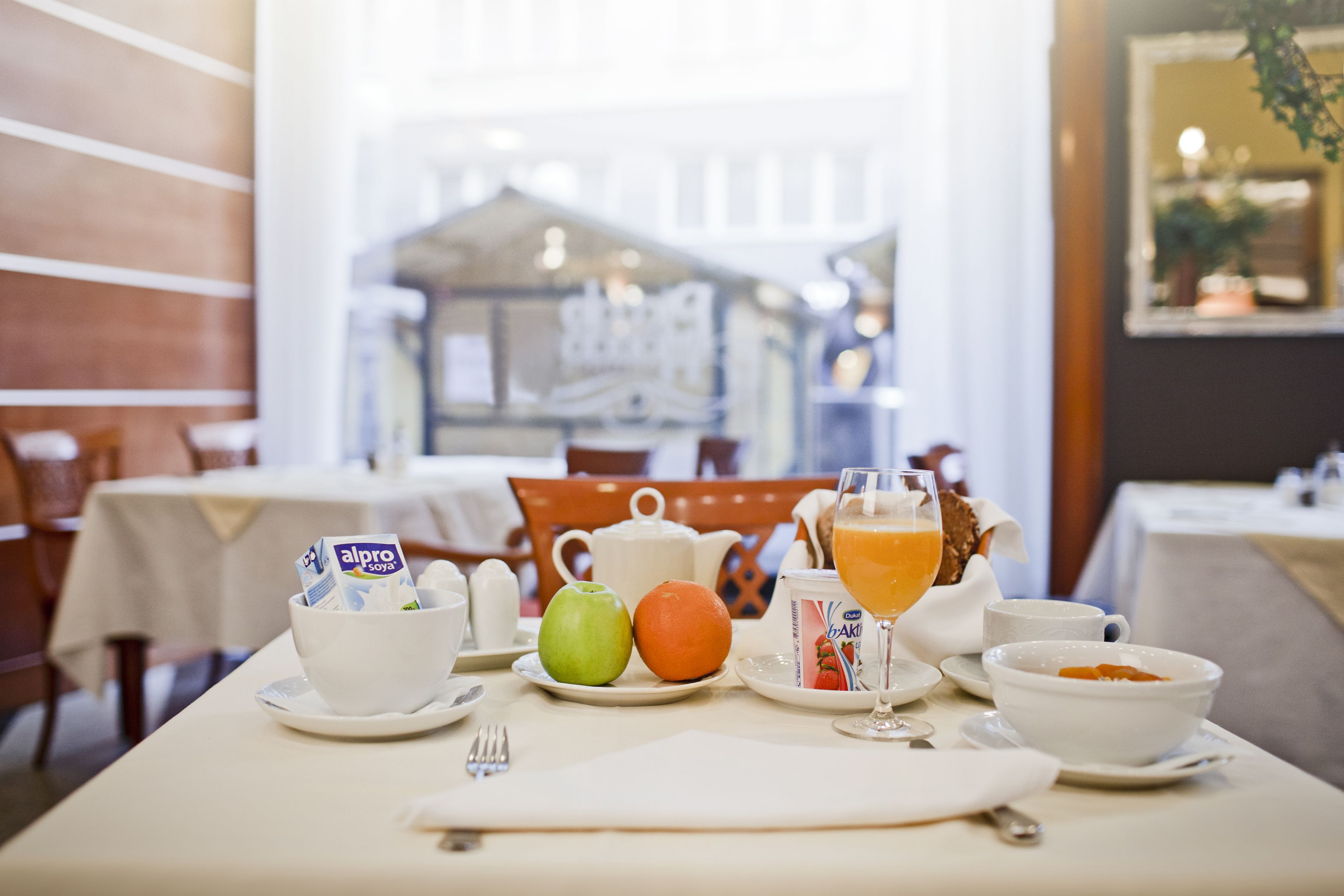 Free buffet breakfast on weekends
