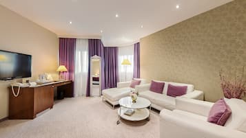 Junior Suite, 1 King Bed | Hypo-allergenic bedding, minibar, in-room safe, desk
