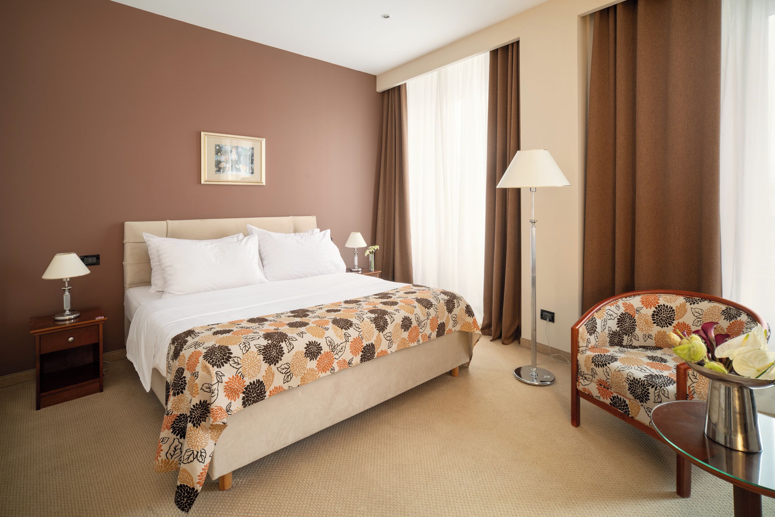 Chambre Deluxe double, 1 très grand lit | Literie hypoallergénique, coffre-fort, bureau, rideaux d’obscurcissement