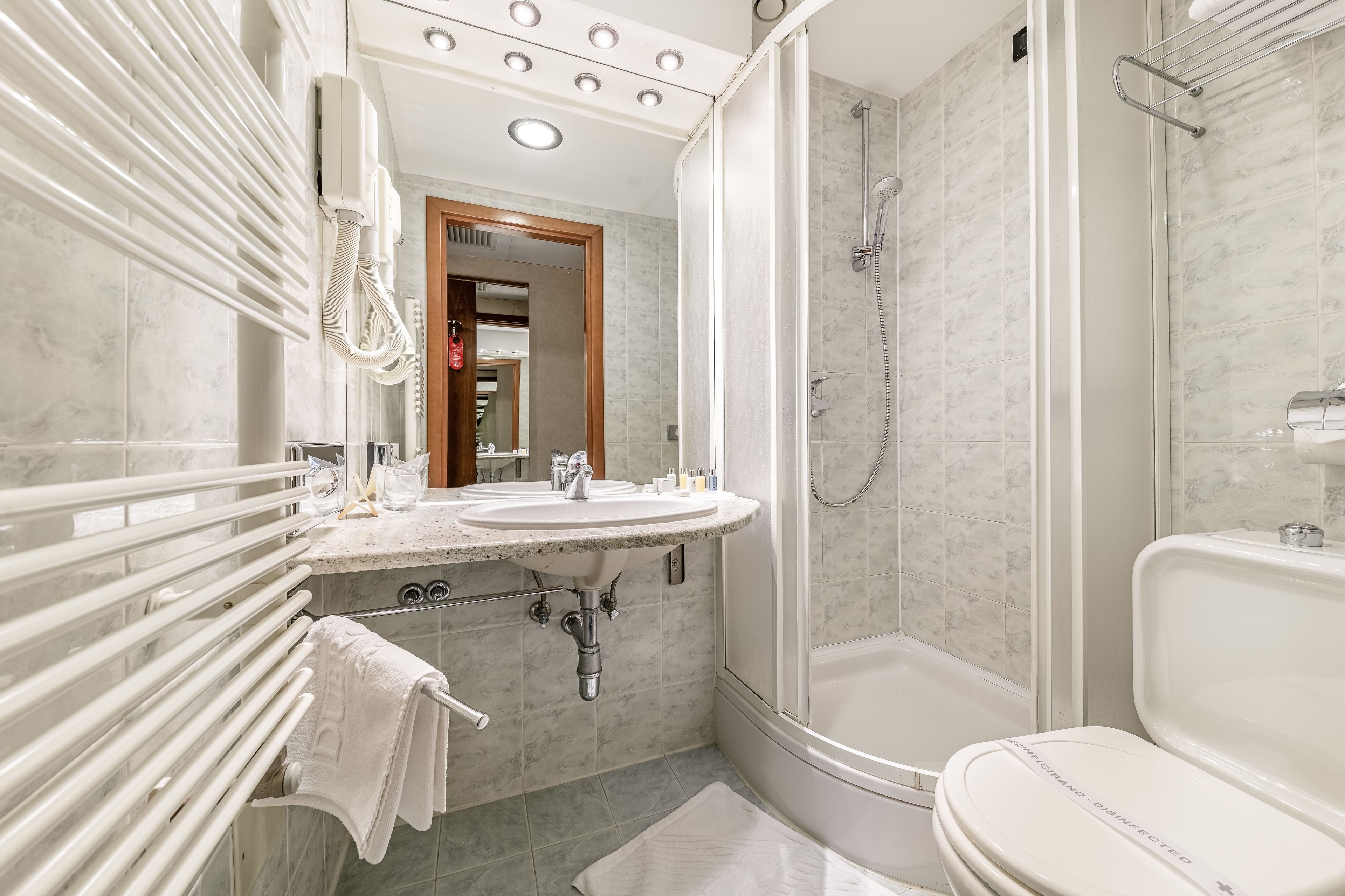 standard single room | bathroom | free toiletries, hair dryer, bidet, towels