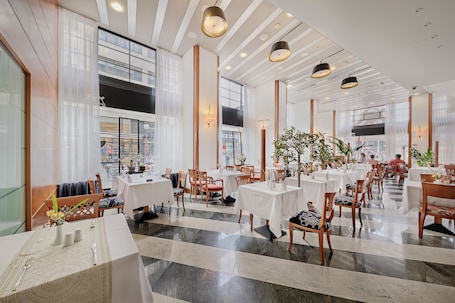 Breakfast, lunch and brunch served. Hotel Dubrovnik