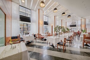 Breakfast, lunch and brunch served