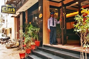 Property entrance - Hotel Clark International (New Delhi)
